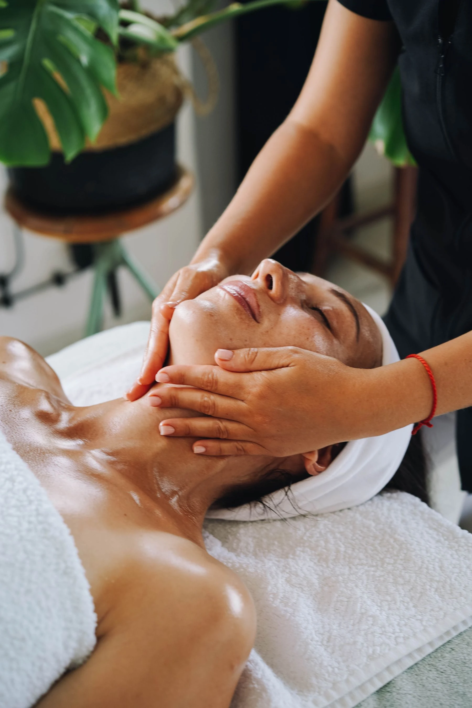 Relaxing jaw and neck massage